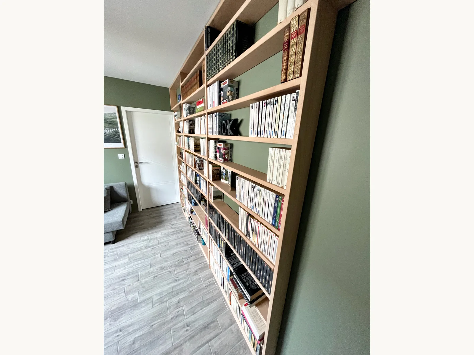 Bibliothèque sur mesure en hêtre
